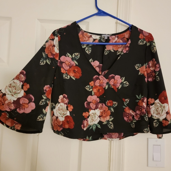 Charlotte Russe Tops - Floral Crop Top